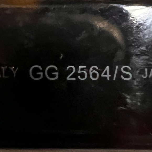 GUCCI SUNGLASSES IN EXCELLENT USED CONDITION - Picture 6 of 13